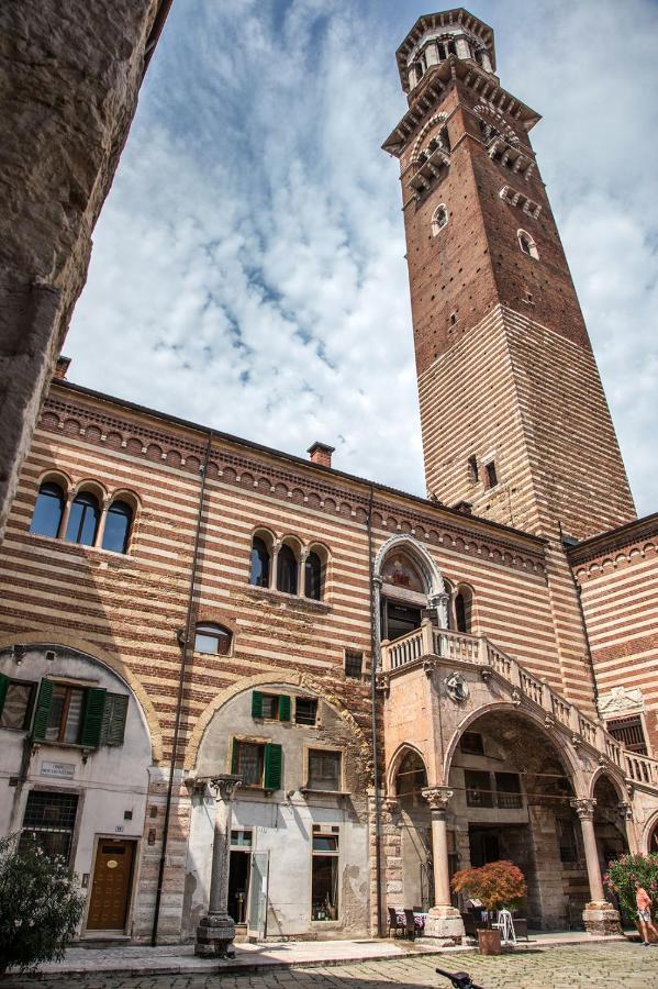 Aurelia Luxury - Piazza Delle Erbe Hotel Verona Luaran gambar
