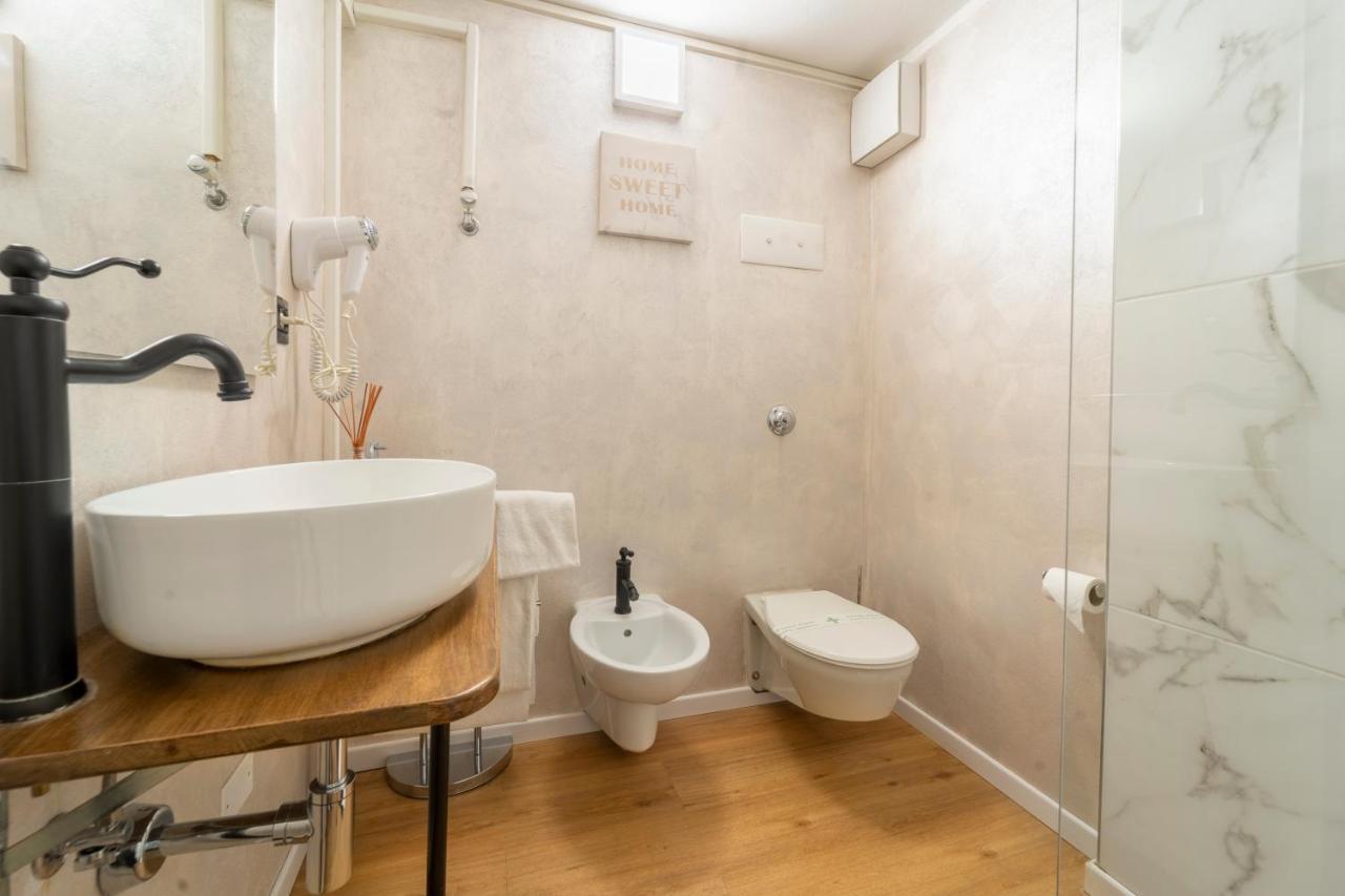 Aurelia Luxury - Piazza Delle Erbe Hotel Verona Luaran gambar